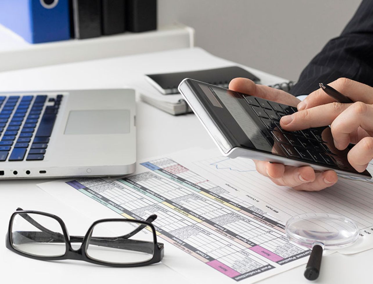 Sie möchten einen Barkredit beantragen? Was Sie alles dazu wissen müssen, das erfahren Sie in diesem Ratgeber-Beitrag von Kredit Team!